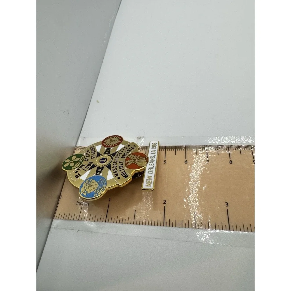 Vintage‎ Lions Club Collectors / Lapel Pin - Massachusetts Multiple Districts